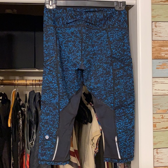 Lululemon Outrun 17" Crop in Iced Wave Capri Black - Picture 7 of 16